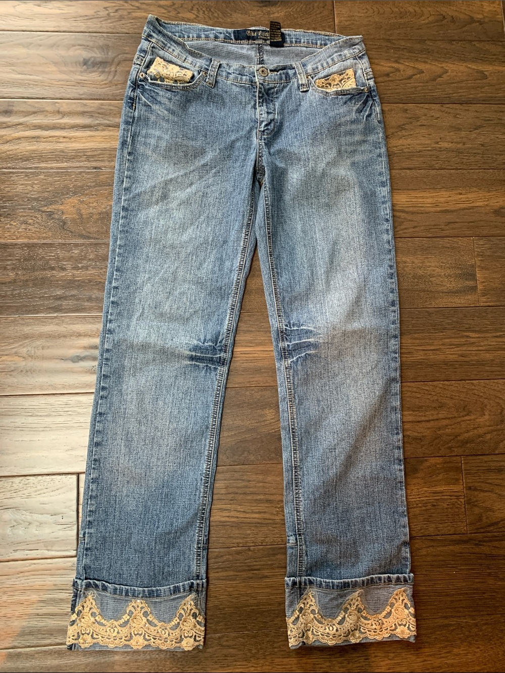 Stylish & Elegant Straight Leg Women’s Denim Jeans w/Lace Cuff. Pre-owned. 30x30